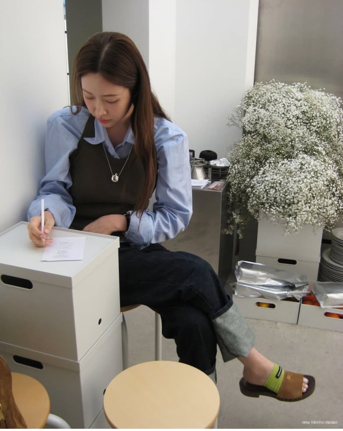 미우미우 25 SS 페이드 스웨이드 클로그 샌들 38 차정원 착용 상품이미지1