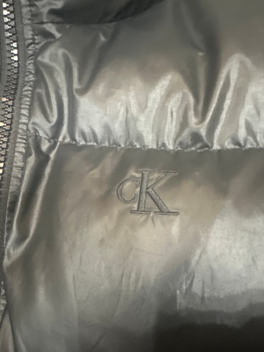 CK 캘빈클라인 유광 패딩 팝니다(정가30) 상품이미지2