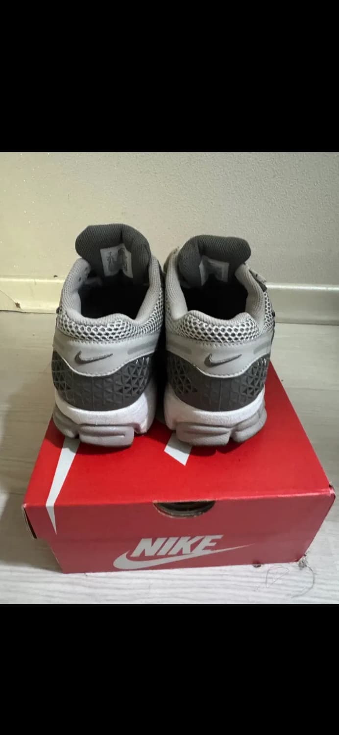 나이키 줌 보메로 5 프리미엄 라이트 아이언 오어 앤 플랫 퓨터 상품이미지4