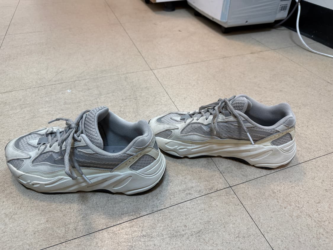 아디다스 이지부스트 700 V2 스태틱 265mm 상품이미지4