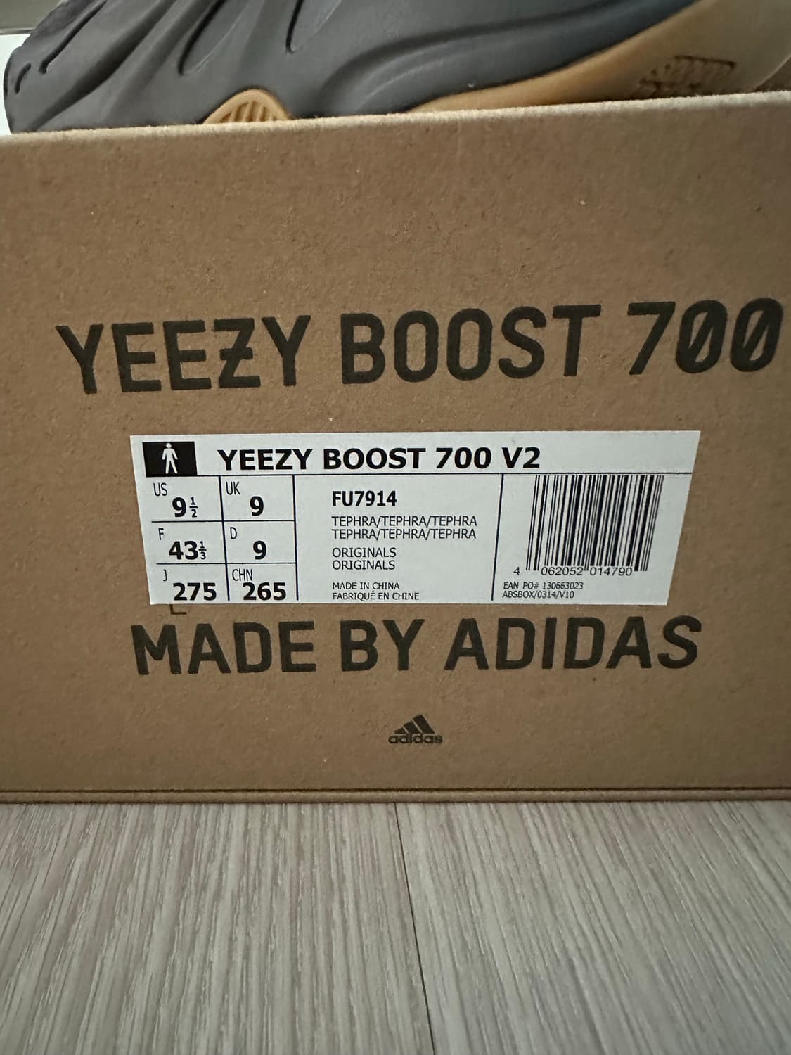 [275] 이지 부스트 700 V2 테프라 상품이미지2