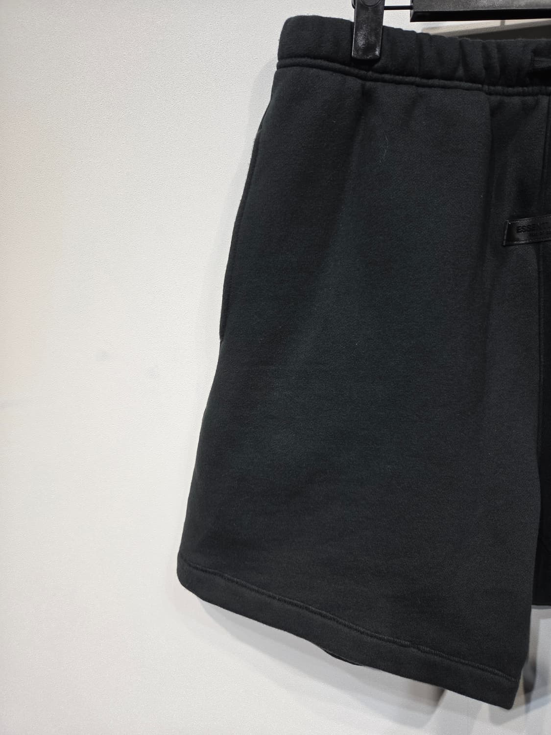 피어오브갓 에센셜(ESSENTIALS) 스웻 반바지 블랙 상품이미지3