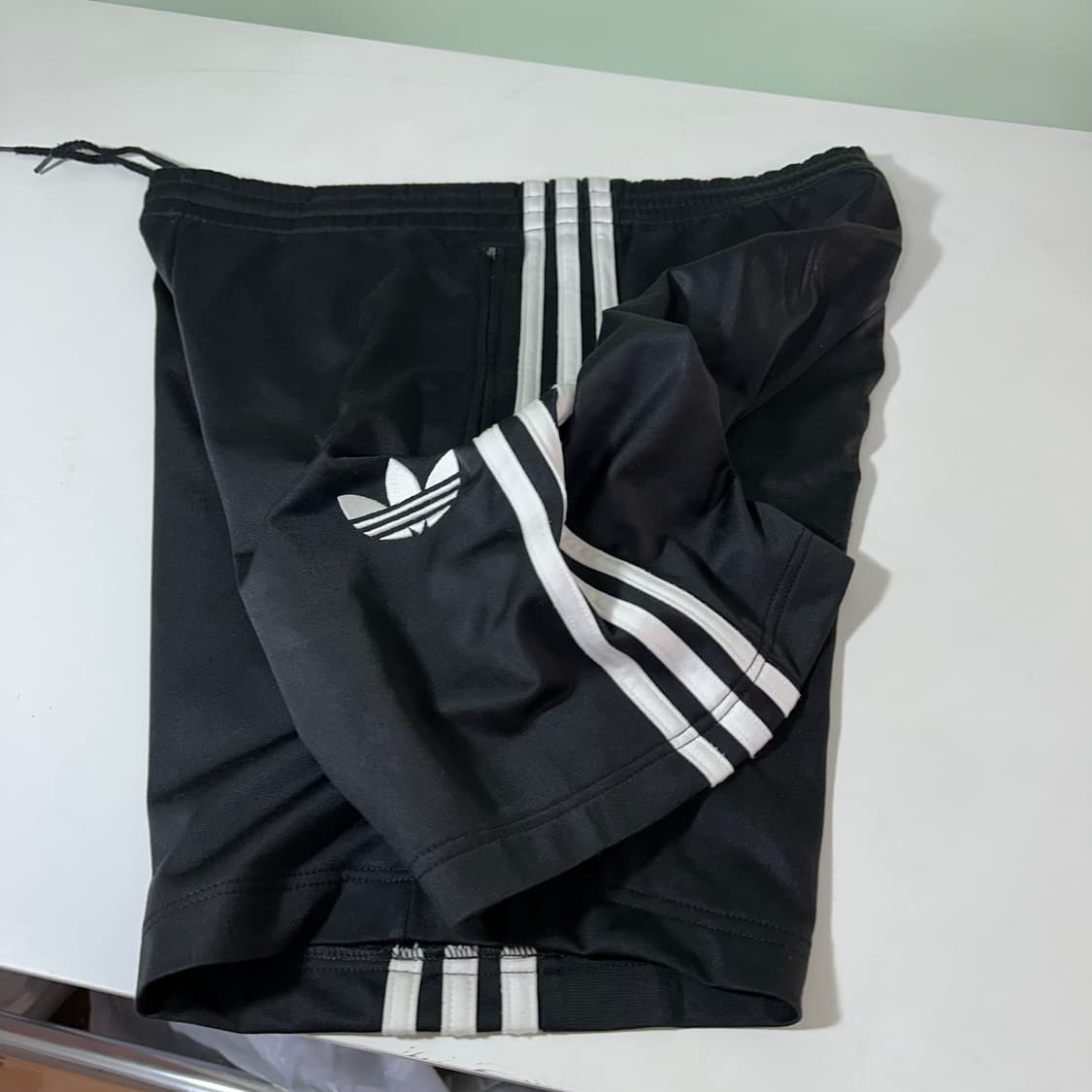 L 아디다스 오리지날 파이어로고 검흰 3스트라이프 파이어버드 반바지 상품이미지1