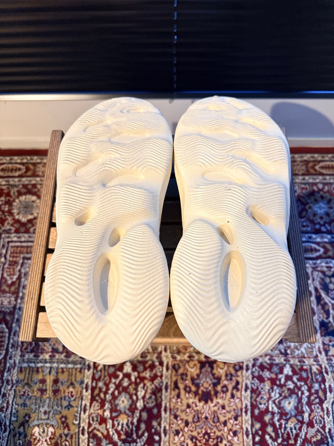 아디다스 이지 폼 러너 샌드 상품이미지7