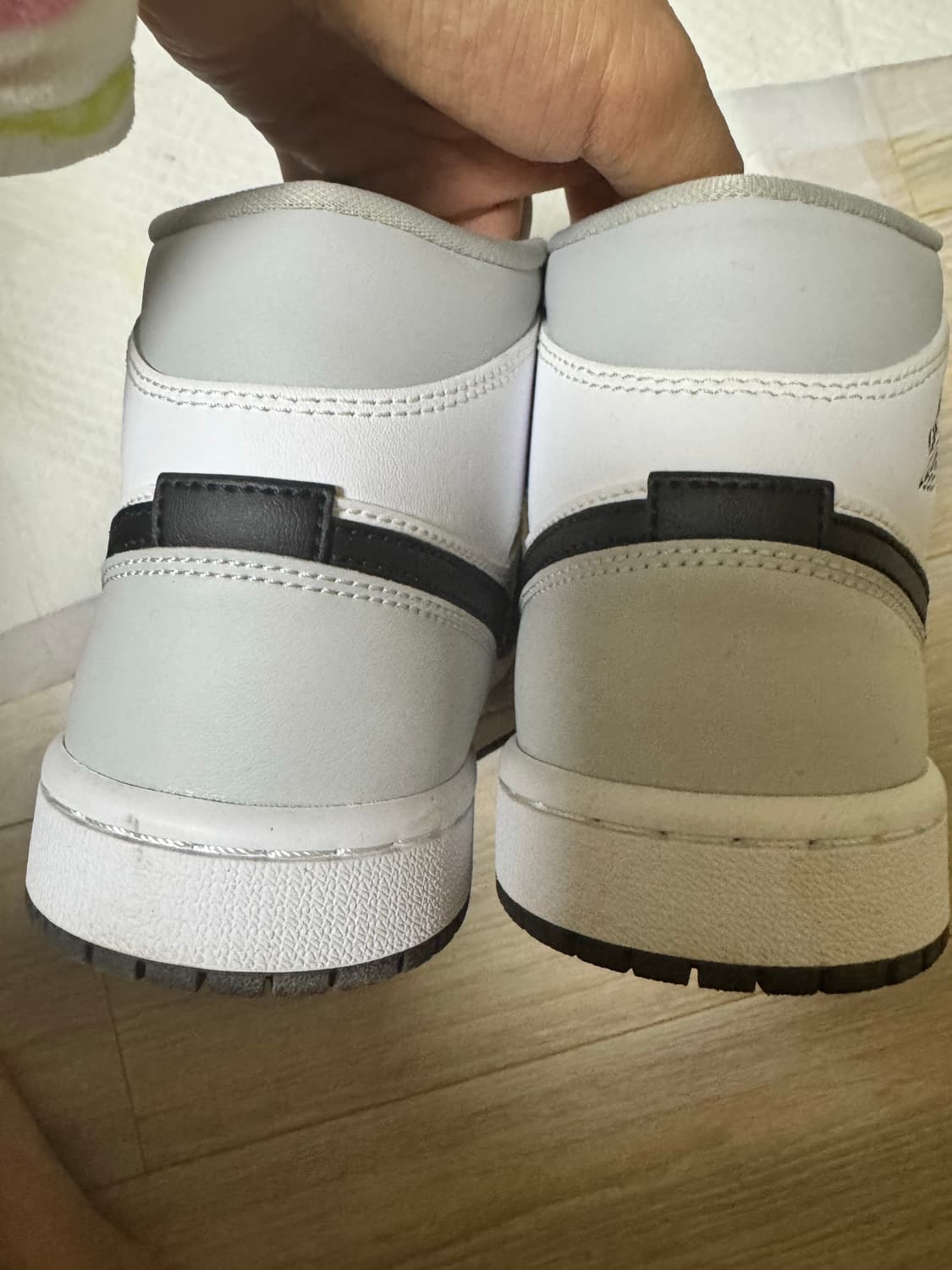 나이키 조던 1 미드 그레이 포그 235사이즈 상품이미지3