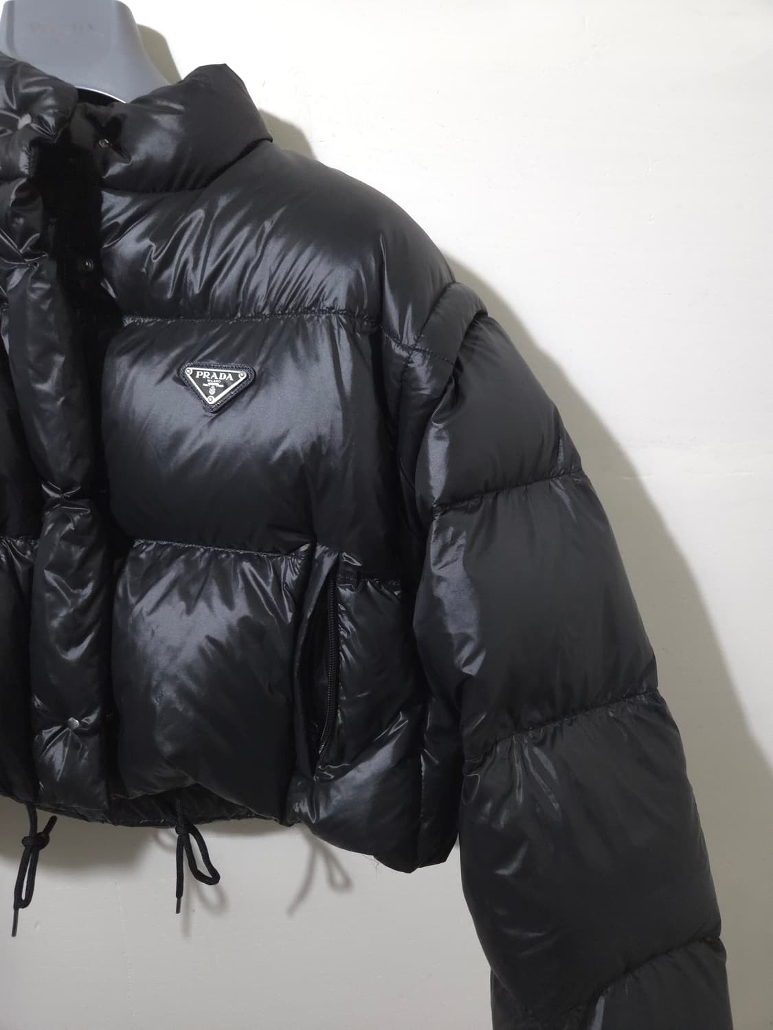 [새상품급] 프라다 여성 컨버터플 크롭 다운 패딩 38Size 상품이미지3