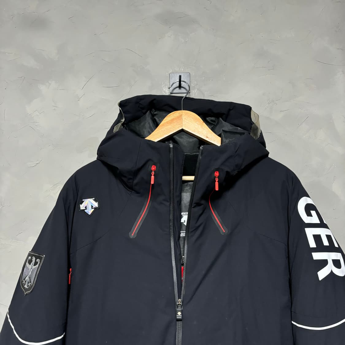 데상트 GER 독일 구스다운 패딩 상품이미지2