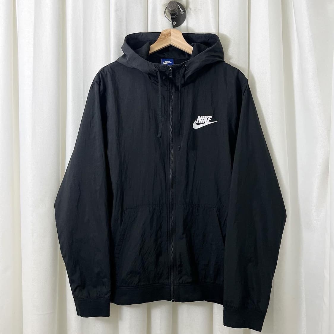 나이키 블랙 후드 로고 윈드브레이커 상품이미지1