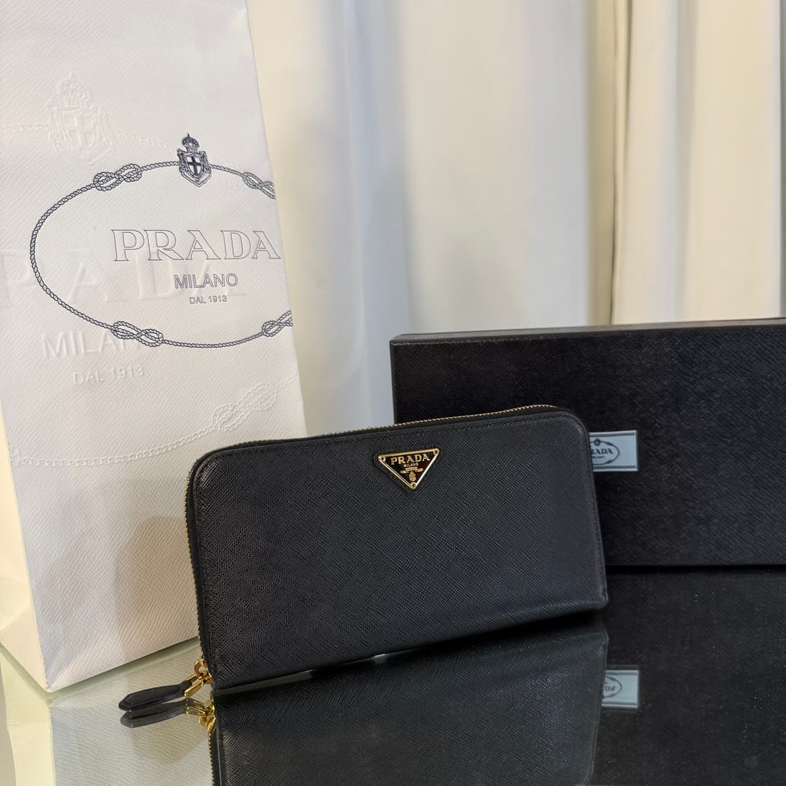[정품] 프라다 사피아노 레더 삼각로고 지퍼 장지갑 상품이미지2