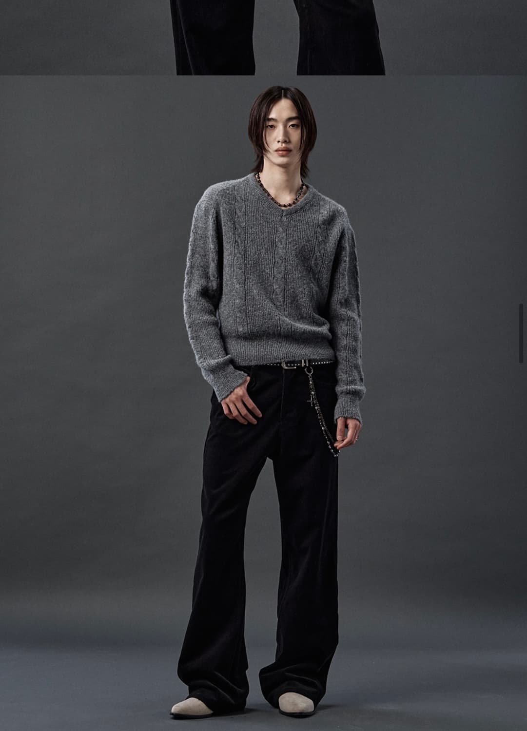 알렌느 브러시드 알파카 크롭 브이넥 케이블 니트 차콜 상품이미지3