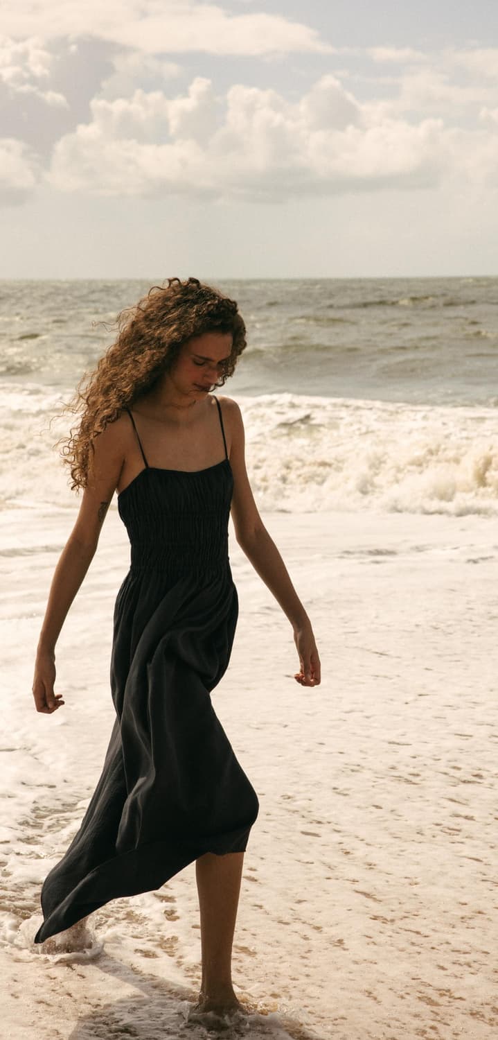 새상품) 자라 플루이드 엘라스틱 미디원피스 S 블랙 상품이미지4