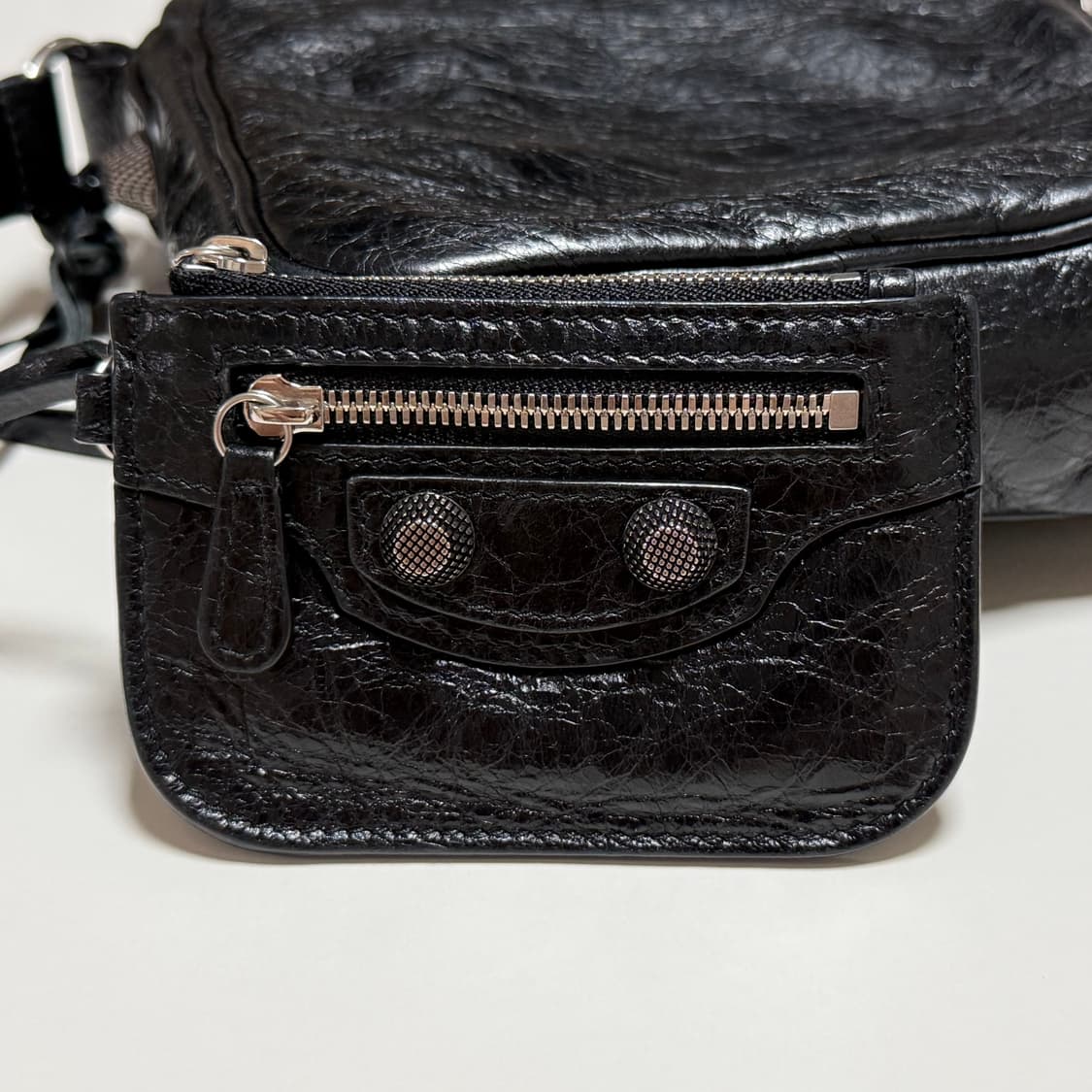 발렌시아가 남성 르 카골 크로스바디백 블랙 상품이미지4