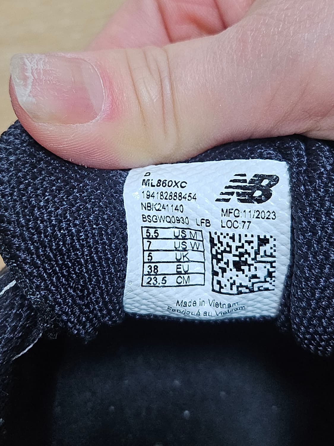 뉴발란스 860v2 블랙 그레이

235 상품이미지4