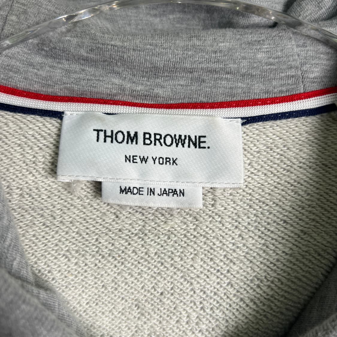 THOM BROWNE 톰브라운 사선 완장 클래식 후드 집업  상품이미지3