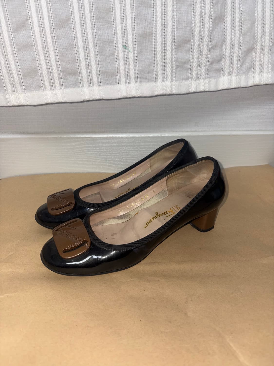 FERRAGAMO 블랙 애나멜 구두 6D 상품이미지1