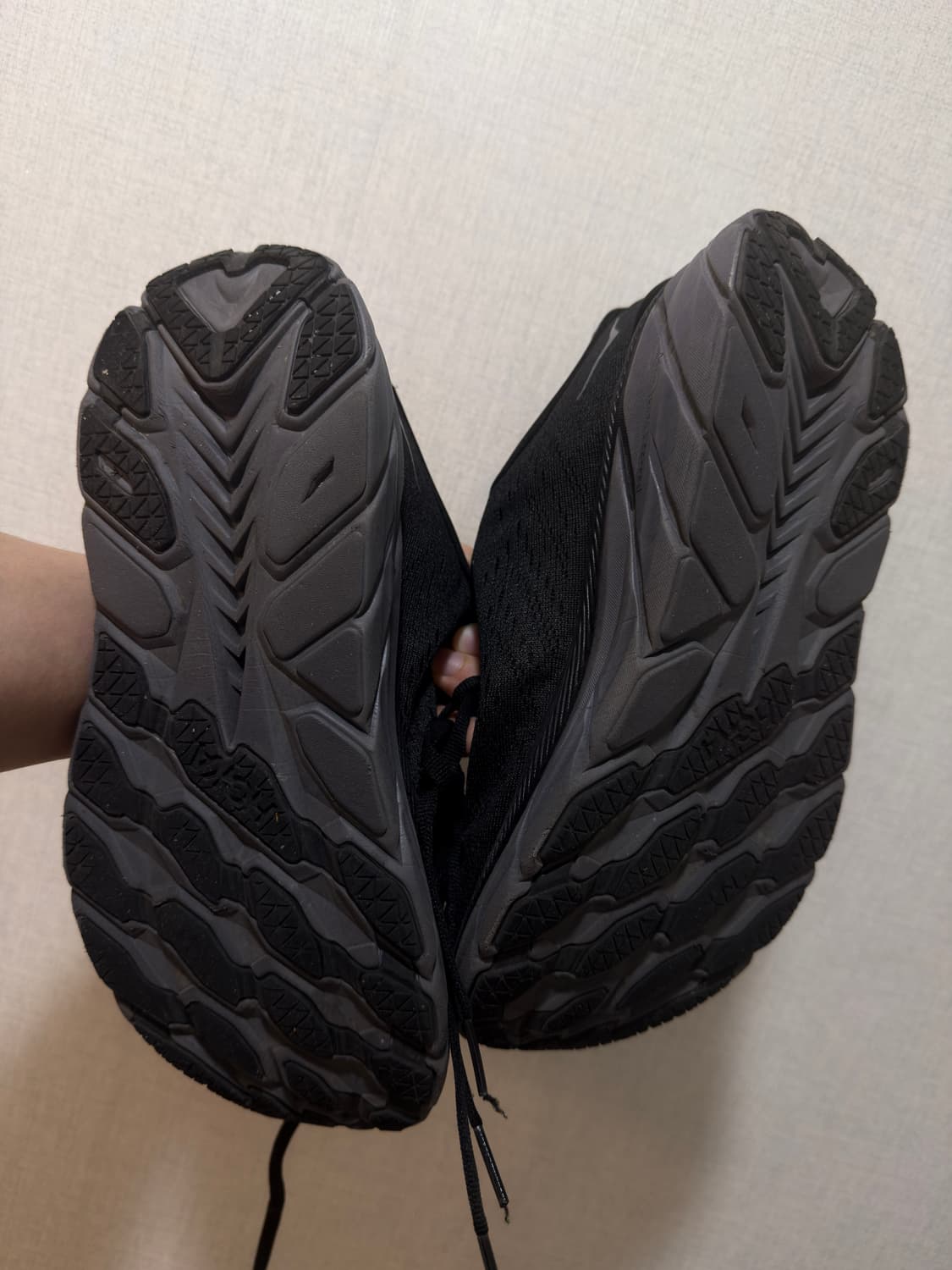 호카 클리프톤 8 블랙 250 팝니다 상품이미지4