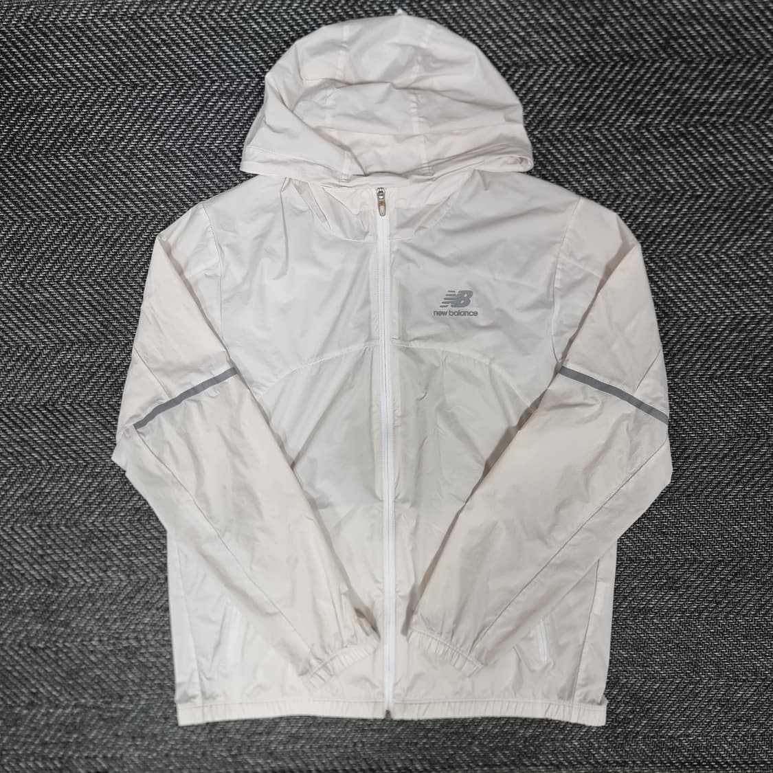 뉴발란스 베이지 아노락 바람막이 상품이미지3