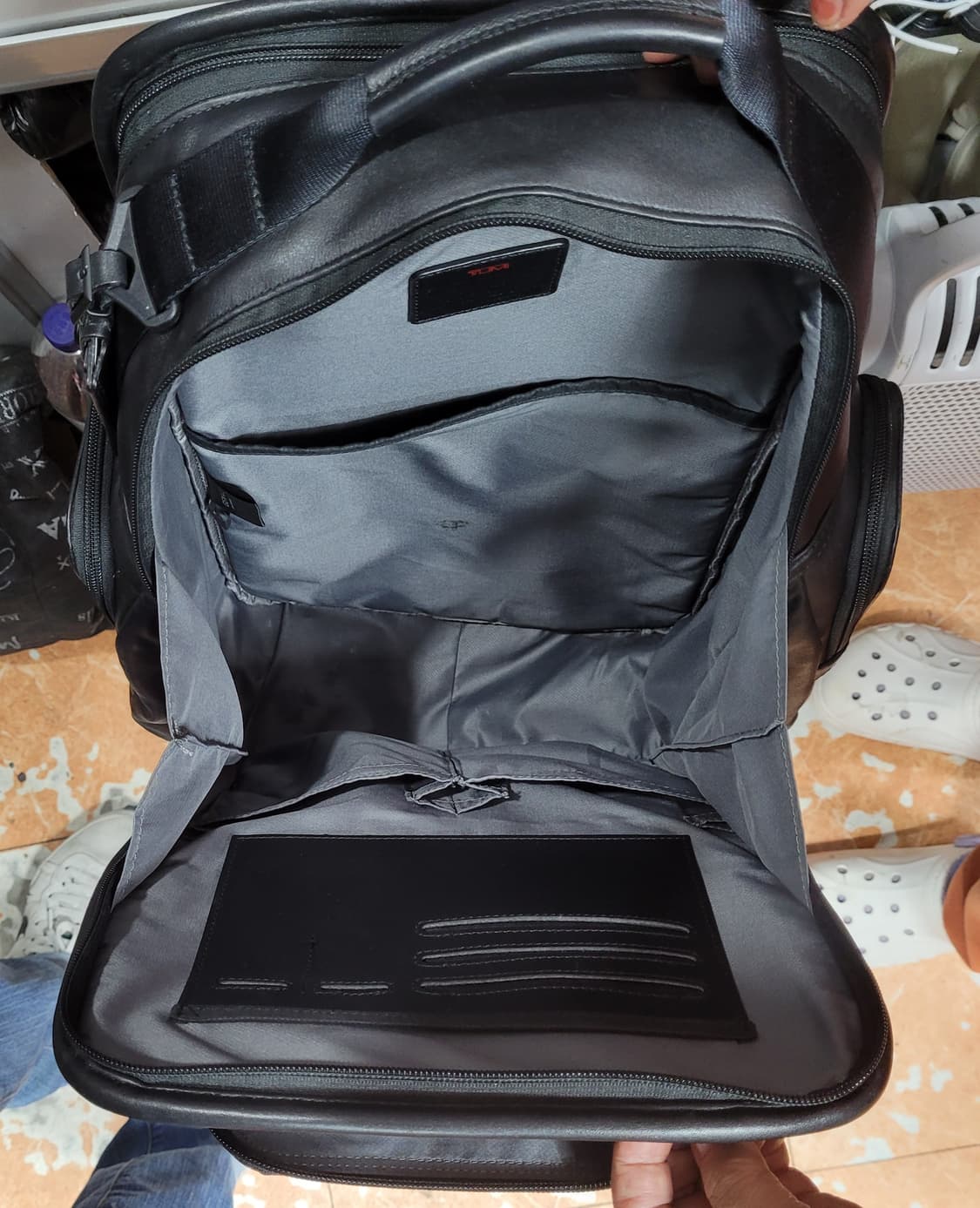 투미 가죽백팩가방 [가로:37 세로:42 폭:14] 상품이미지5