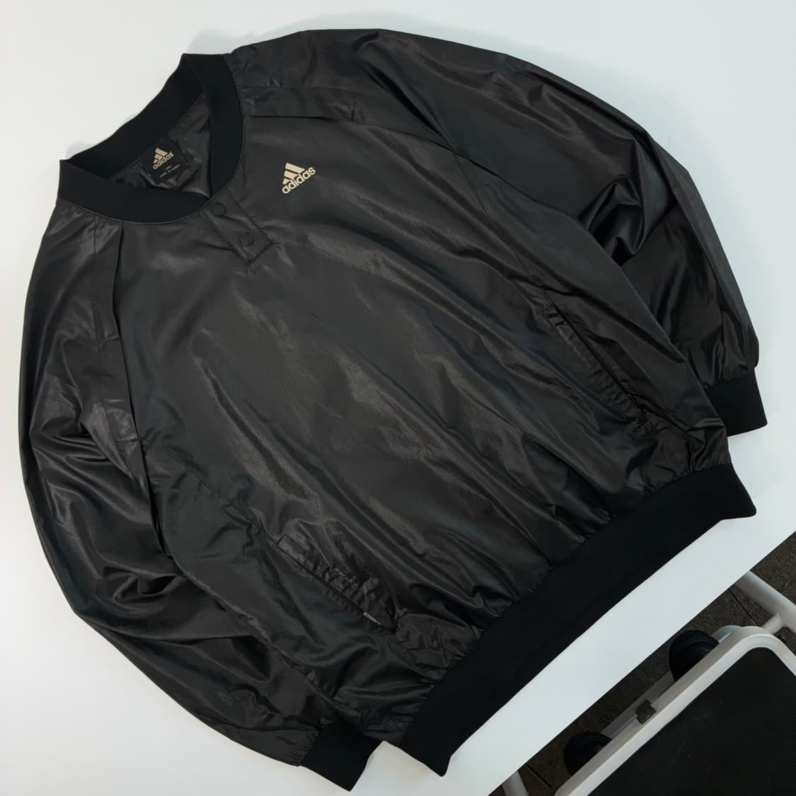 Adidas  아디다스 글로시 하프버튼 블랙 웜업 맨투맨 상품이미지2