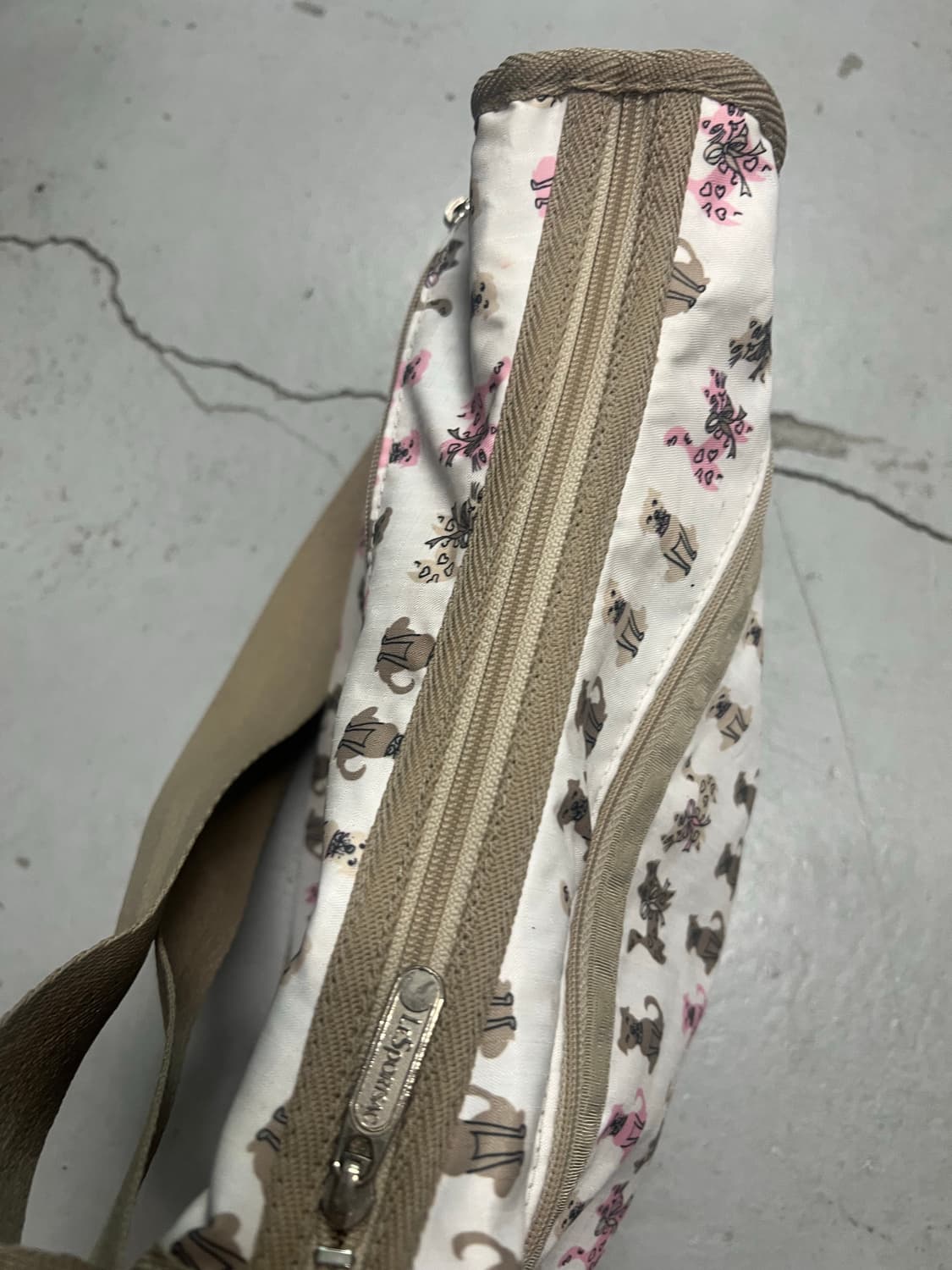 Lesportsac 레스포삭 cat&doG 크로스백 상품이미지3
