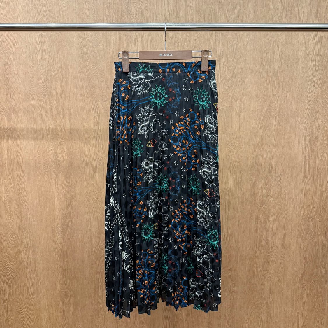 산드로 밴딩 플리츠 롱 스커트 유니크 패턴 프린팅 디테일 블랙 상품이미지2