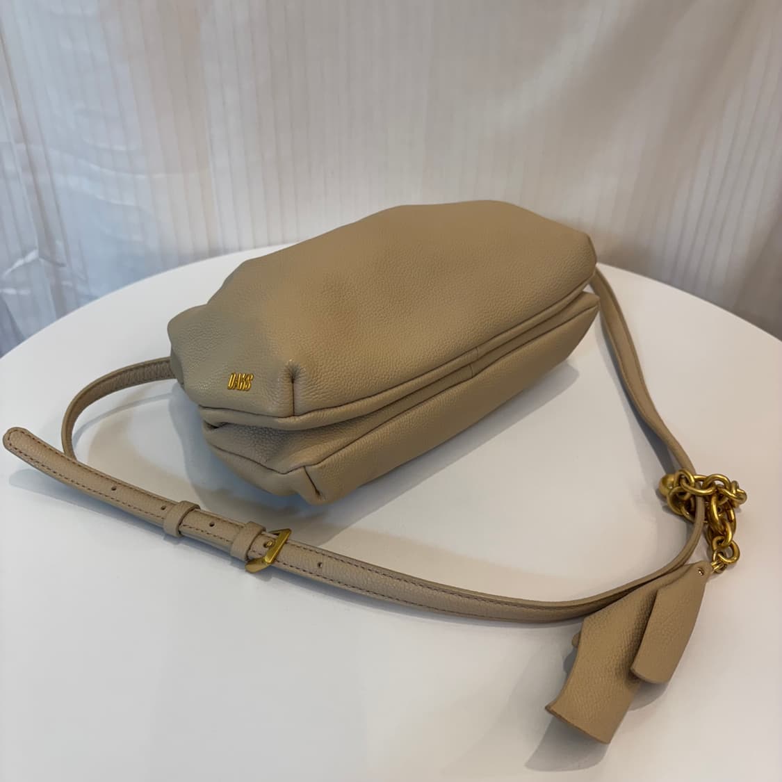 정품 닥스 25ss 플러피플라워 베이지 크로스백     상품이미지8