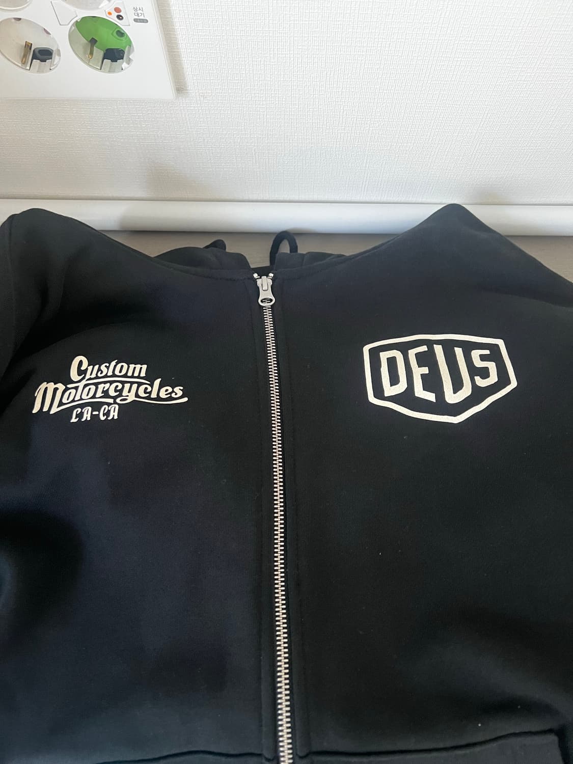 데우스 엑스마키나 후드집업 상품이미지1