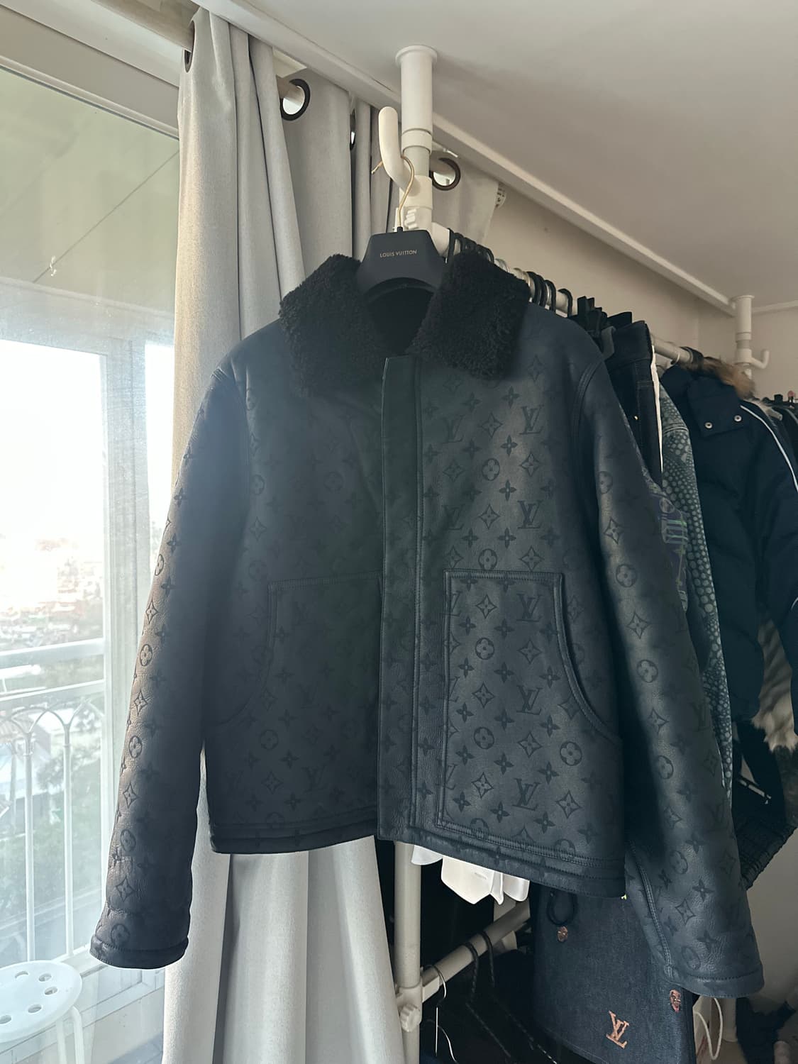 [54사이즈] 루이비통 시어링 자켓 무스탕 네이비 상품이미지3