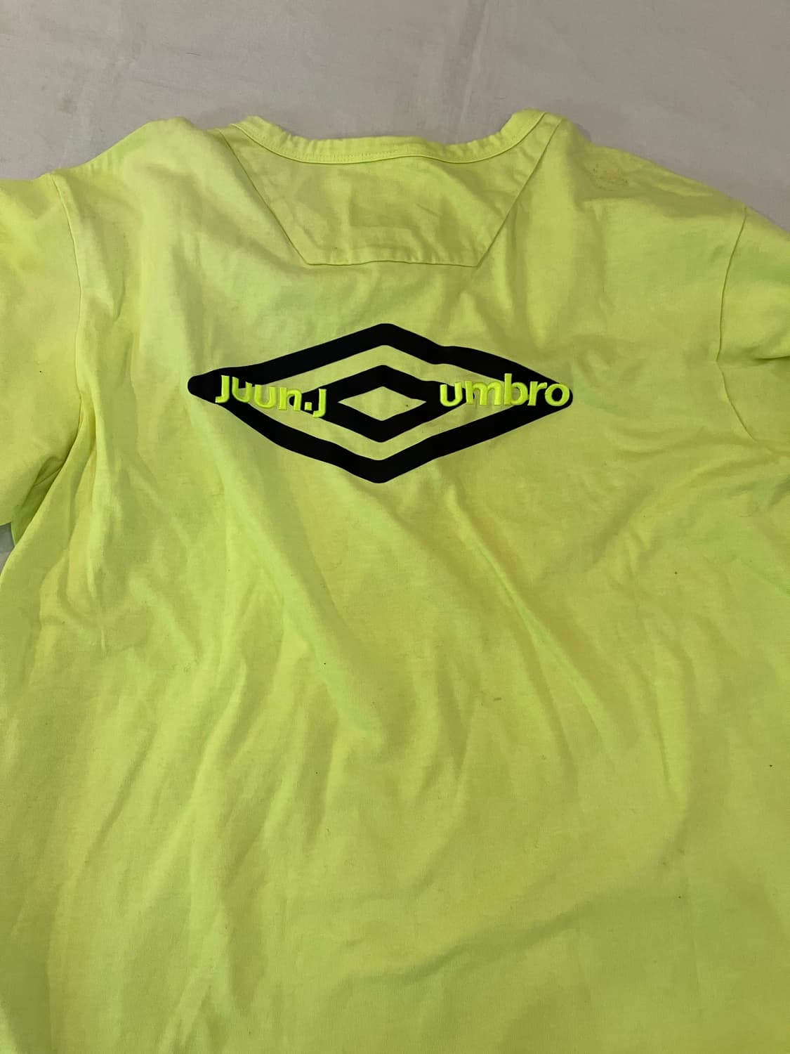 18시즌 준지 X 엄브로 백로고 네온 반팔 티셔츠 상품이미지3