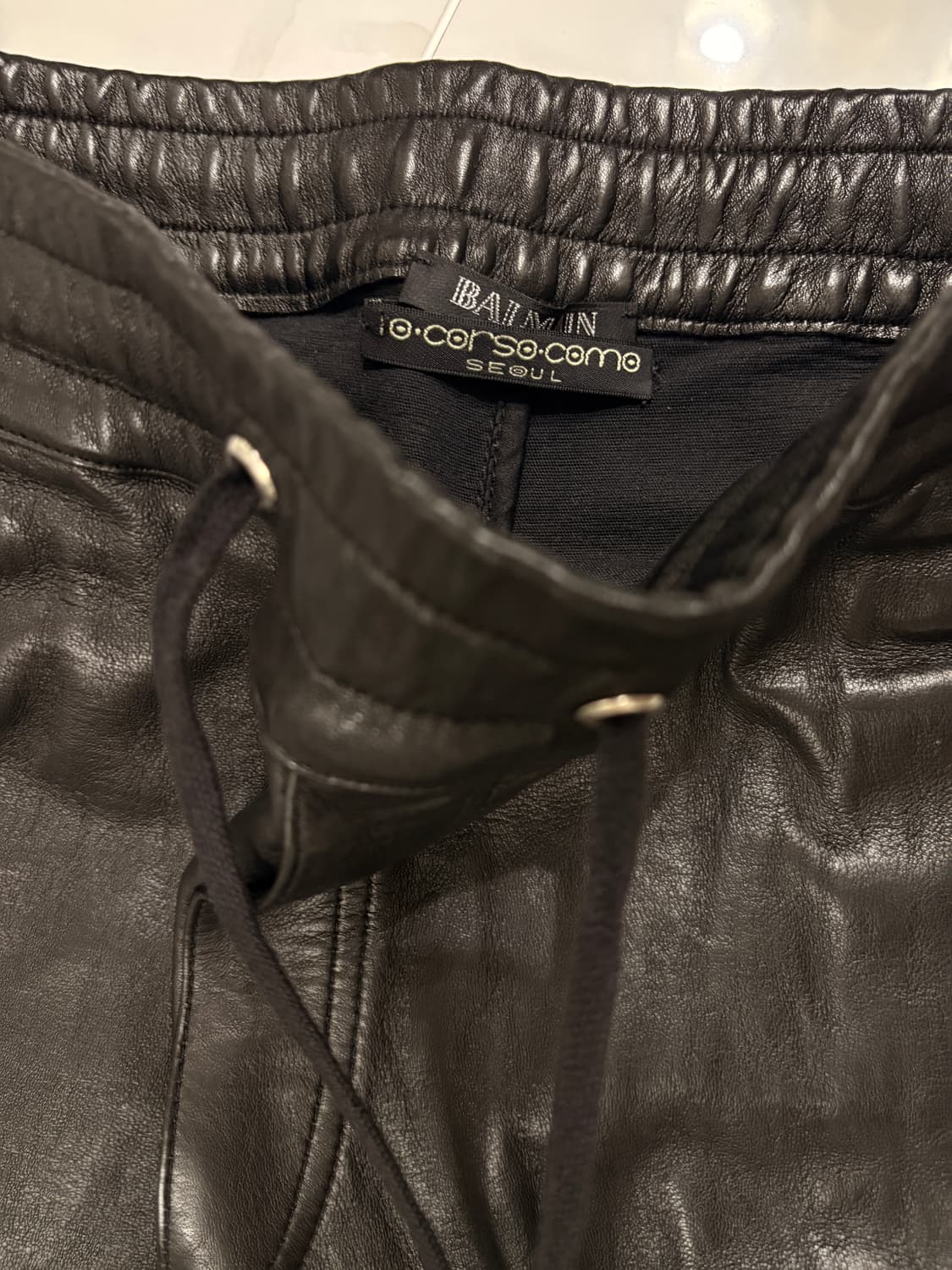 발망 14FW 블랙 가죽바지 상품이미지3