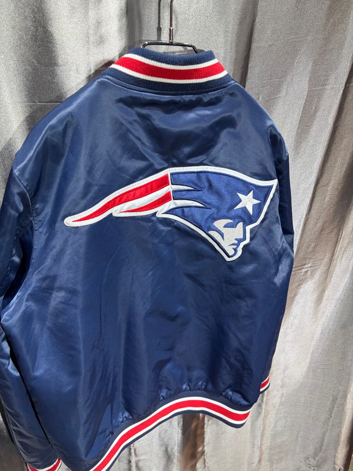 M NFL 빅로고 사틴 네이비 레드라인 바시티 상품이미지5