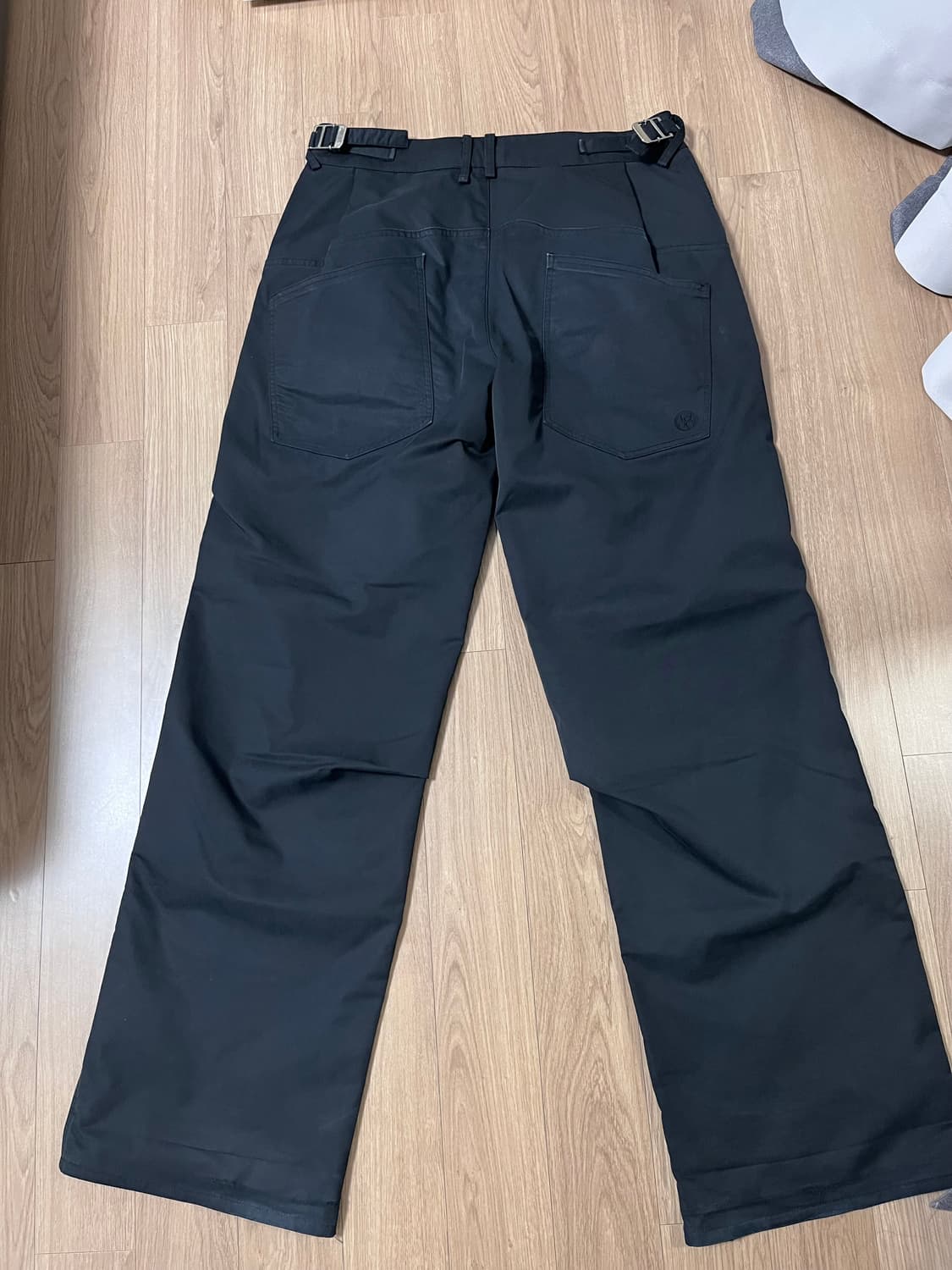 yiyae 이예 하드 팬츠 블랙 L사이즈 팝니다. 상품이미지2