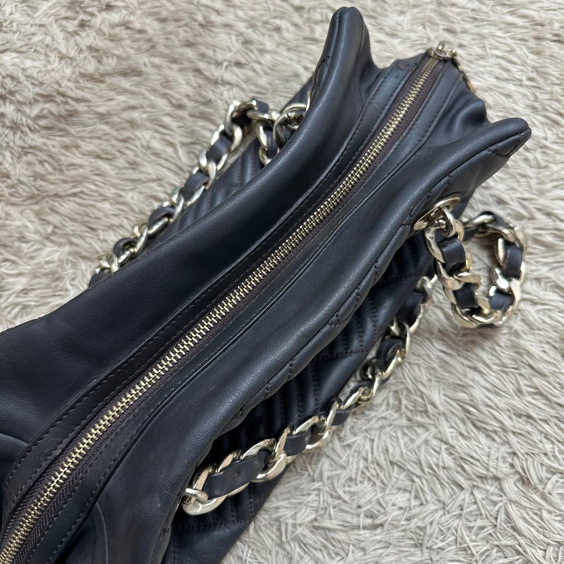 발렌시아가 BB 퀼팅 체인 토트백 상품이미지5