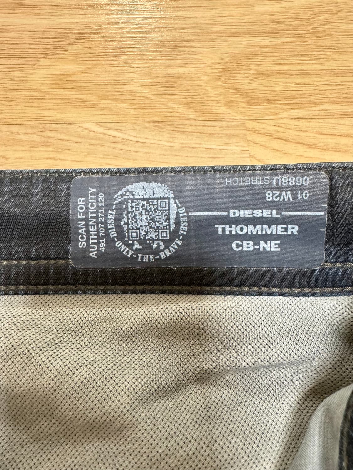 디젤 Thommer CB-NE 풀코팅 조그진 - 블랙과 청의 오묘한 공존 상품이미지5