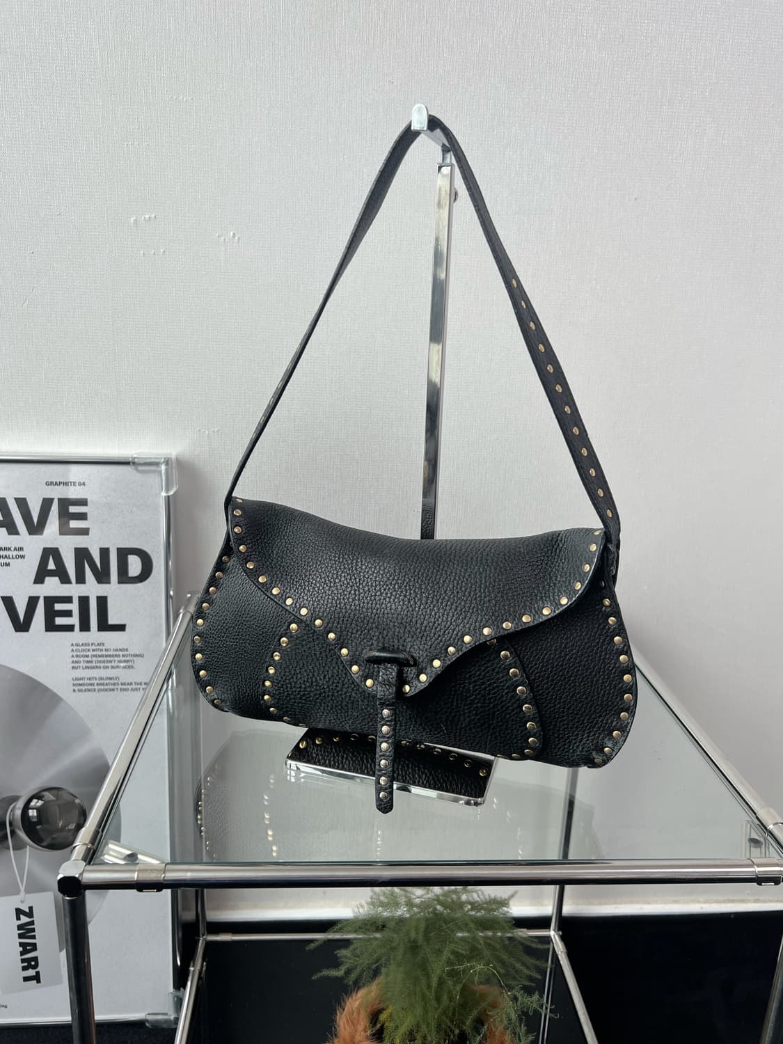 셀린느 Y2K 마카담 스터드 숄더백 상품이미지1