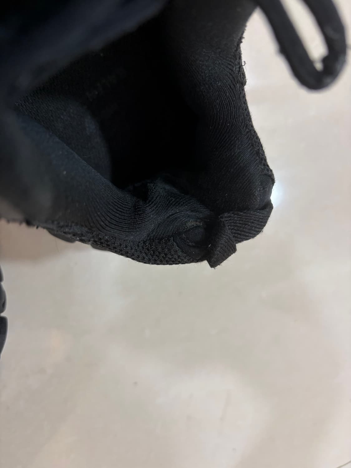 발렌시아가 디펜더 42 270 상품이미지3