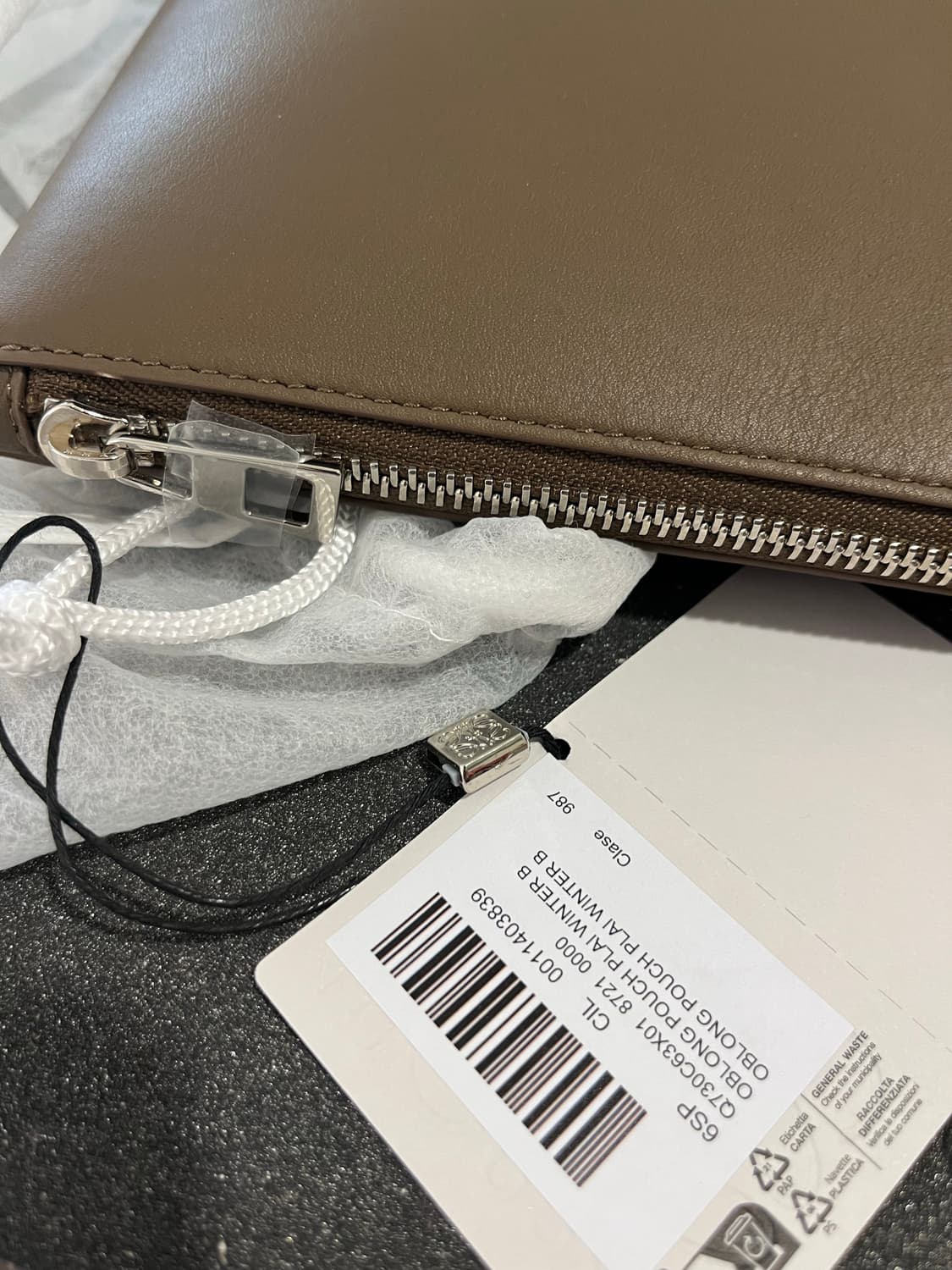 LOEWE 로에베 카프스킨 클러치 풀박스 ( 쇼핑백+택+보증서) 상품이미지5