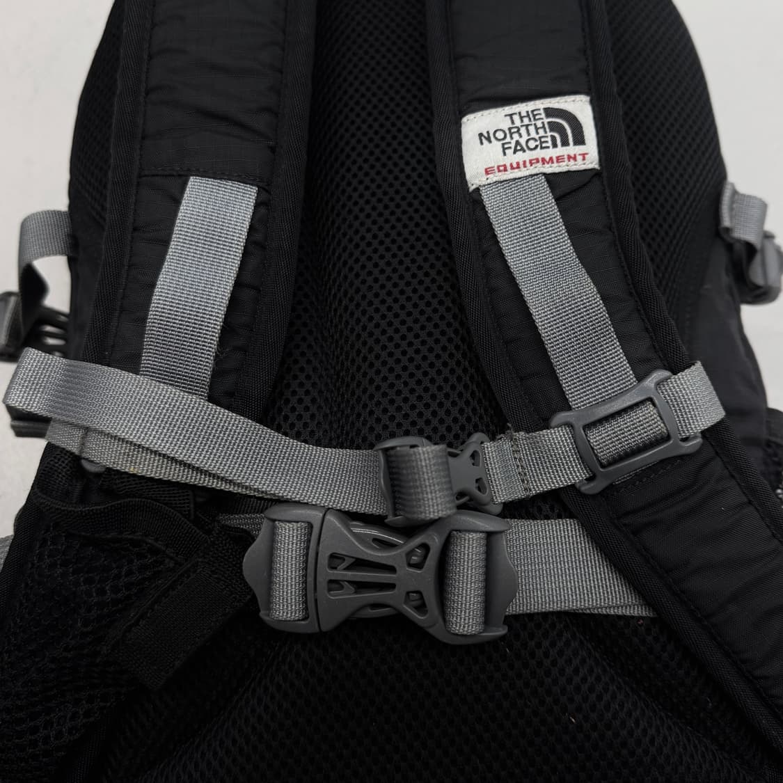 노스페이스 고프코어 카키 배색 테크니컬 백팩 상품이미지7