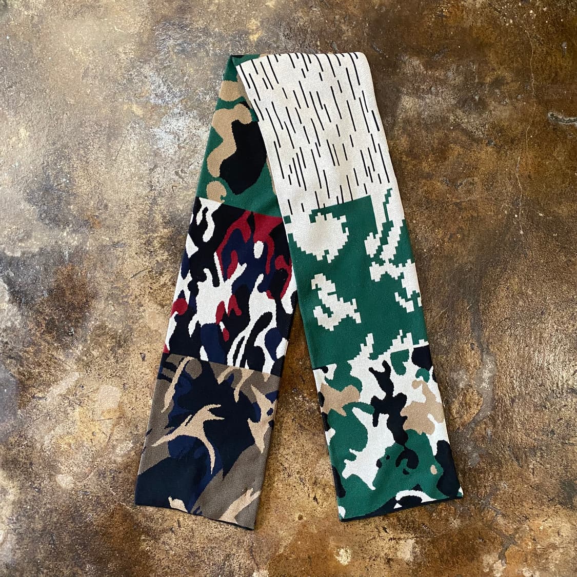 고샤 루브친스키 카모 머플러 상품이미지3