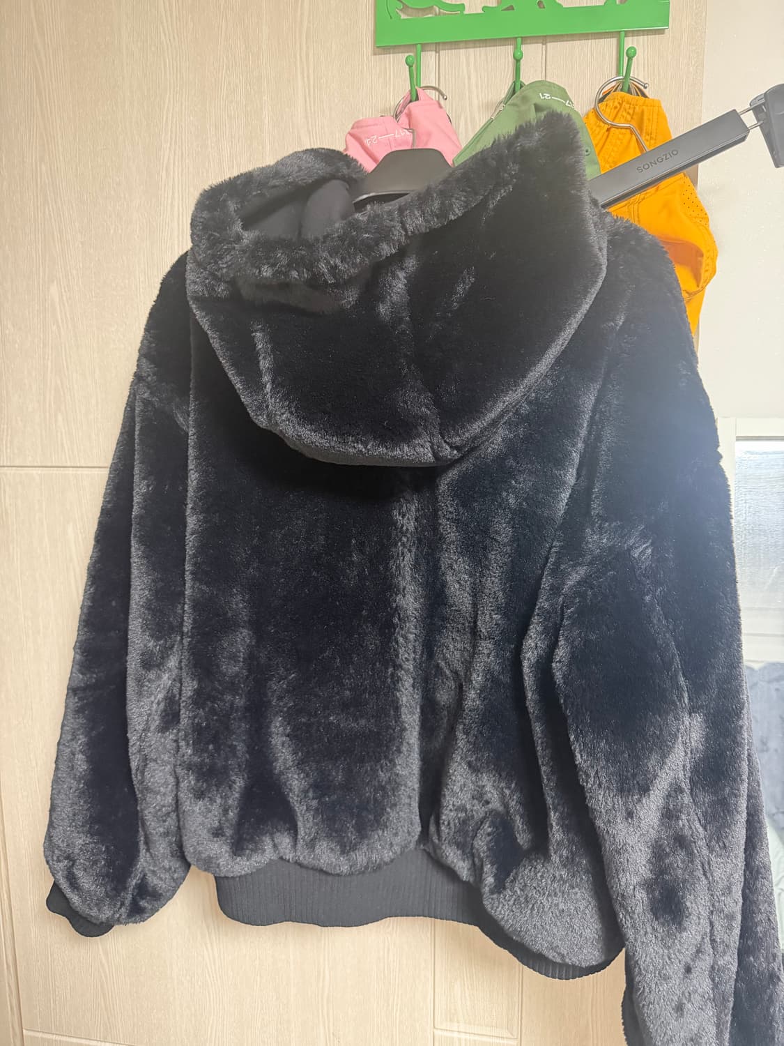 송지오 25fw 지제로 리버시블 퍼 자켓 판매합니다 상품이미지3