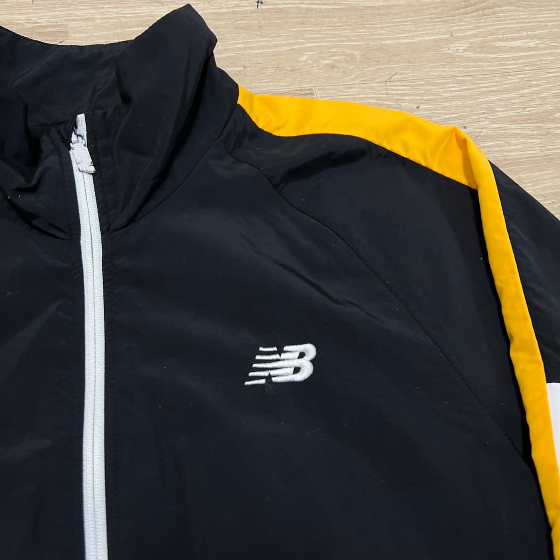 뉴발란스 스포츠 로고 배색 사이드라인 바람막이 자켓 [블랙] M/95 상품이미지4
