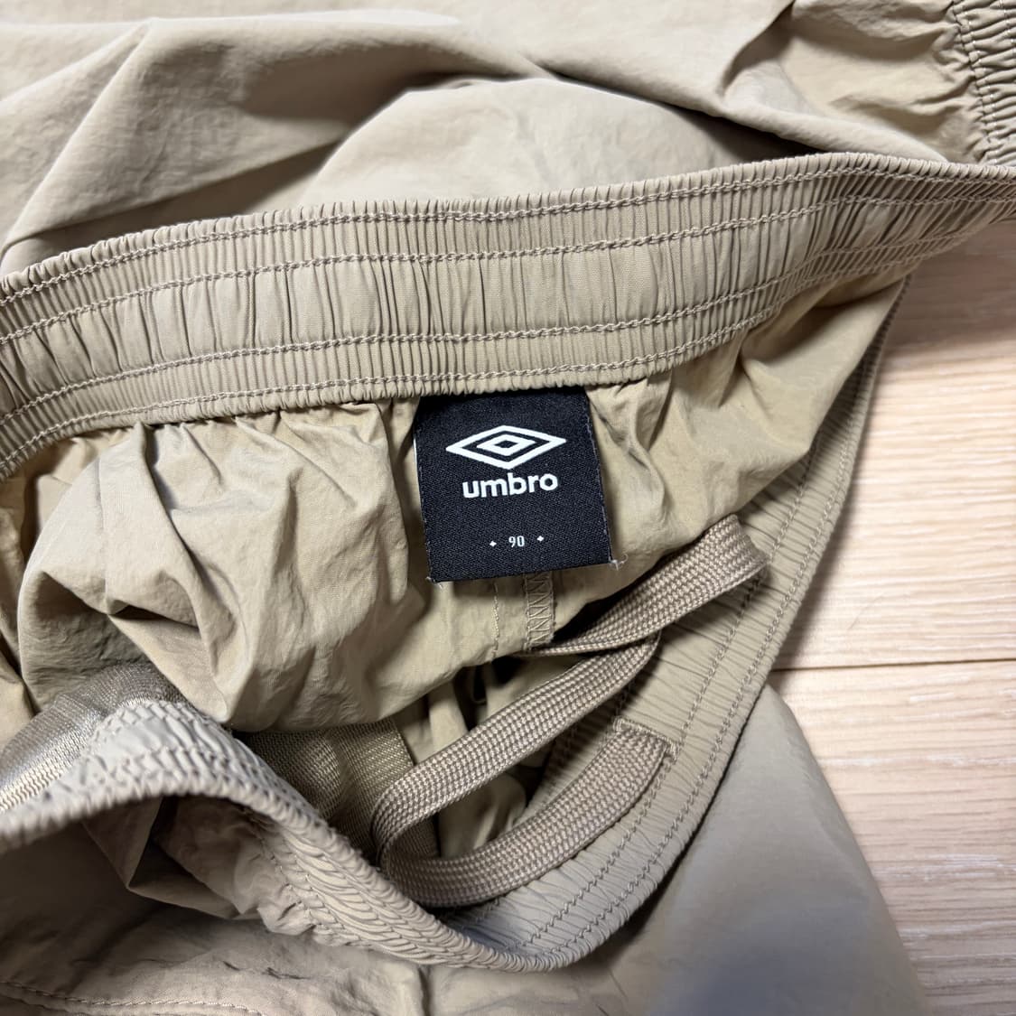 엄브로 컬러블럭 베이지 후드 아노락 트레이닝 세트 상품이미지6