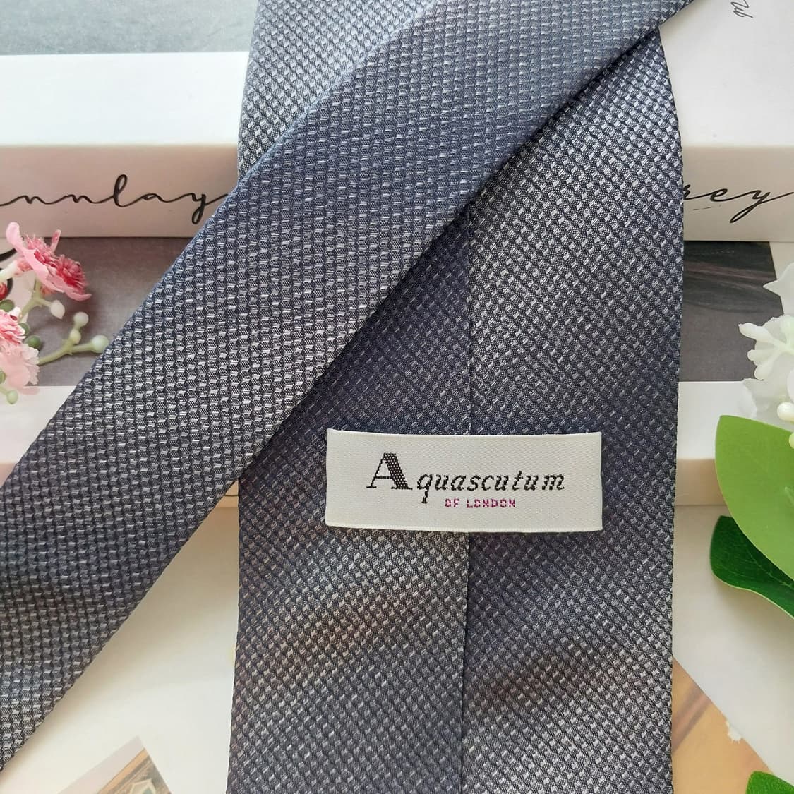 아쿠아스큐텀 실크 네이비 패턴 넥타이 9.6cm A+등급 K2374
 상품이미지5