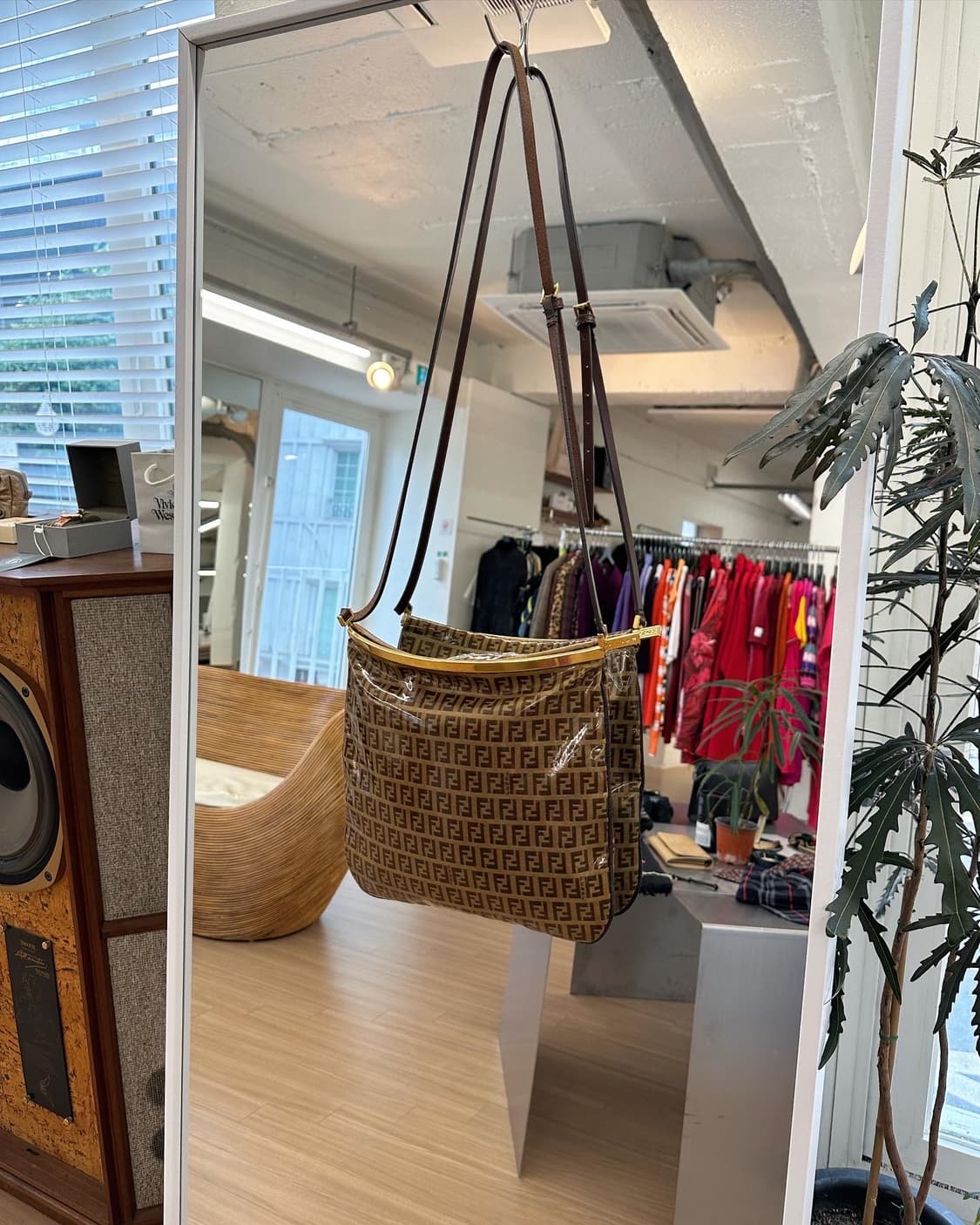 펜디 브라운 에나멜 맘마 크로스백  상품이미지1