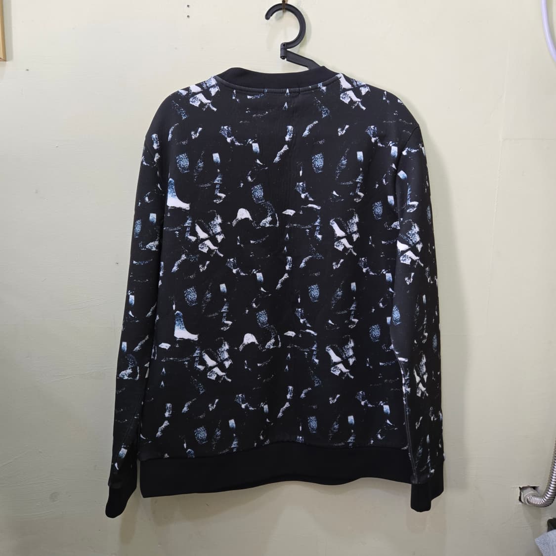 liberclaazy 패턴 맨투맨 (105) 상품이미지3