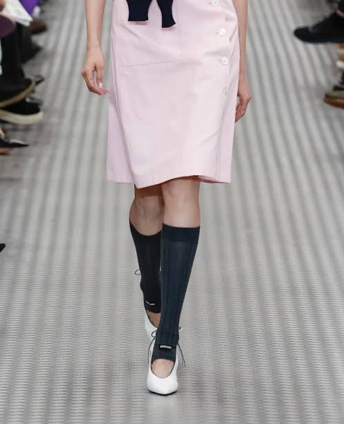 미우미우 니하이 로고 삭스 상품이미지2