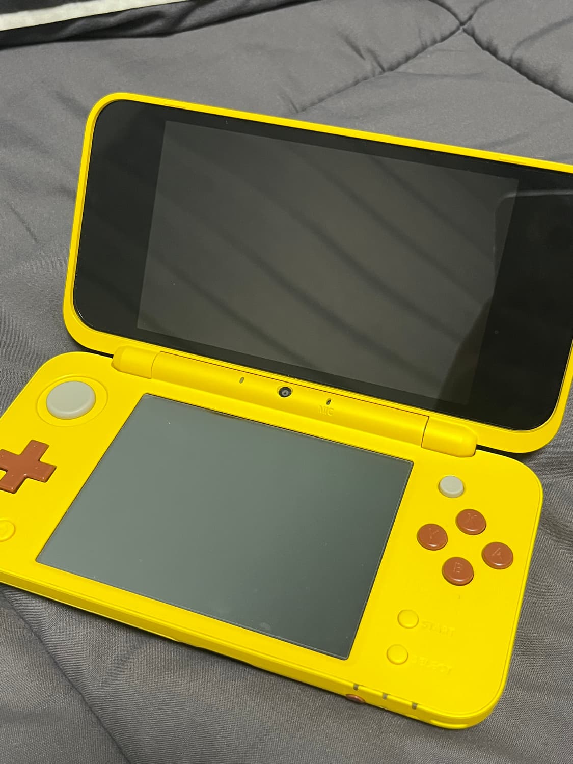 닌텐도 new 2ds xl 피카츄에디션 순정 상품이미지3