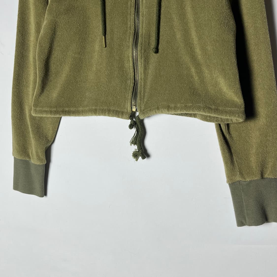 [Billion Dollar Babes] 벨벳 크롭 후드집업 상품이미지3