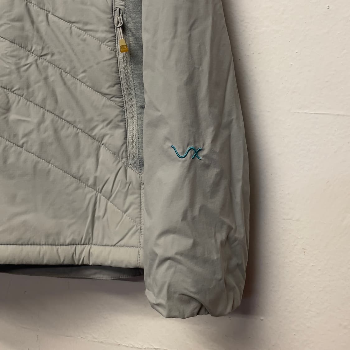 노스페이스 VX 그레이 후디 경량 패딩 상품이미지4