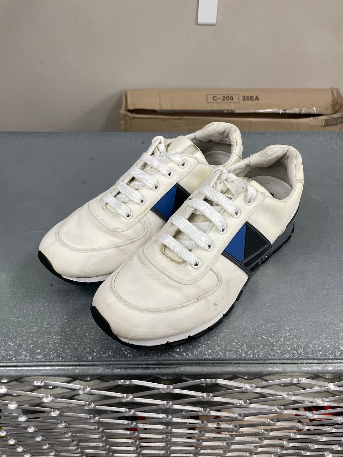 프라다 나일론 로우탑 화이트 265 상품이미지2